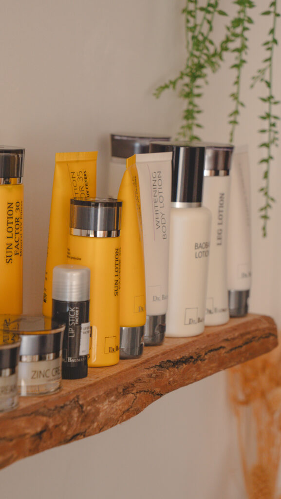 Produits disponibles à la vente dans l'institut de beauté Skinstitut, à La Teste-de-Buch.