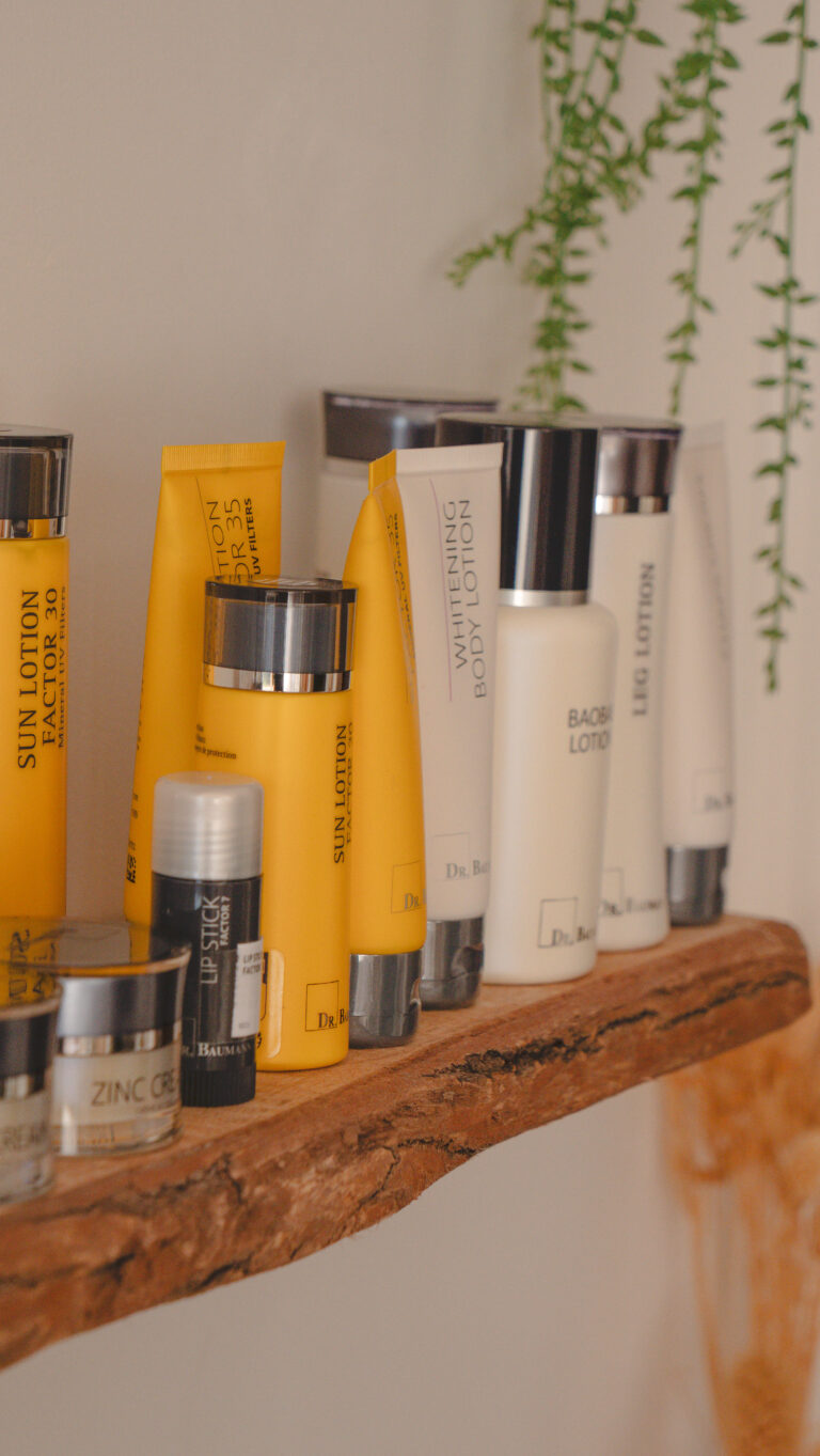Produits disponibles à la vente dans l'institut de beauté Skinstitut, à La Teste-de-Buch.
