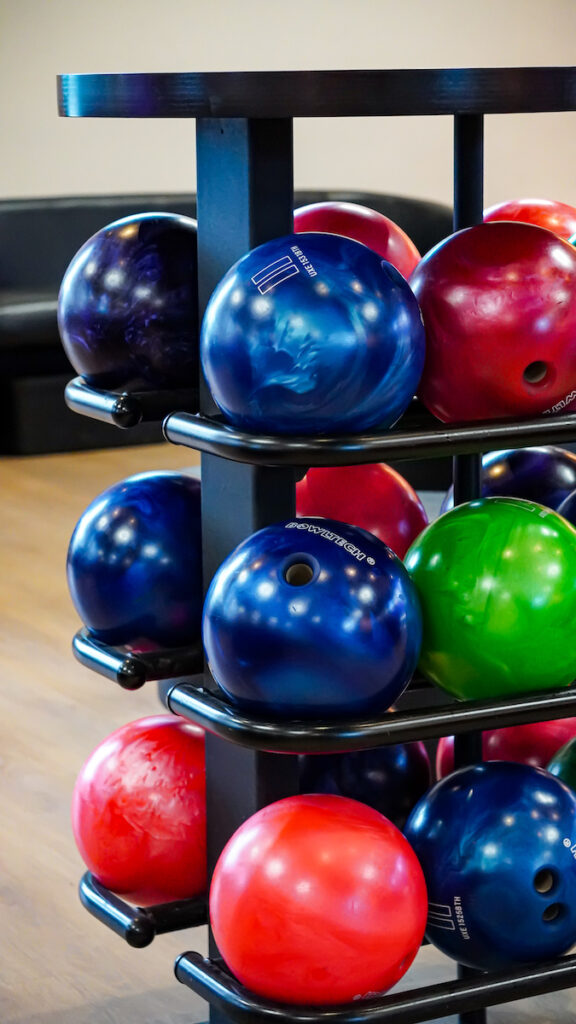 Les boules du bowling de caen à Bretteville-sur-odon
