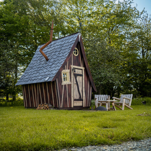 Cabane en bois au cœur de la nature aux Insolites de Sophie à Boisgervilly.
