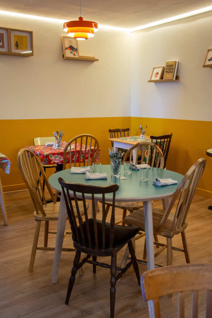 L'intérieur du restaurant Le Merle Moqueur à Eymoutiers à 45 minutes de Limoges