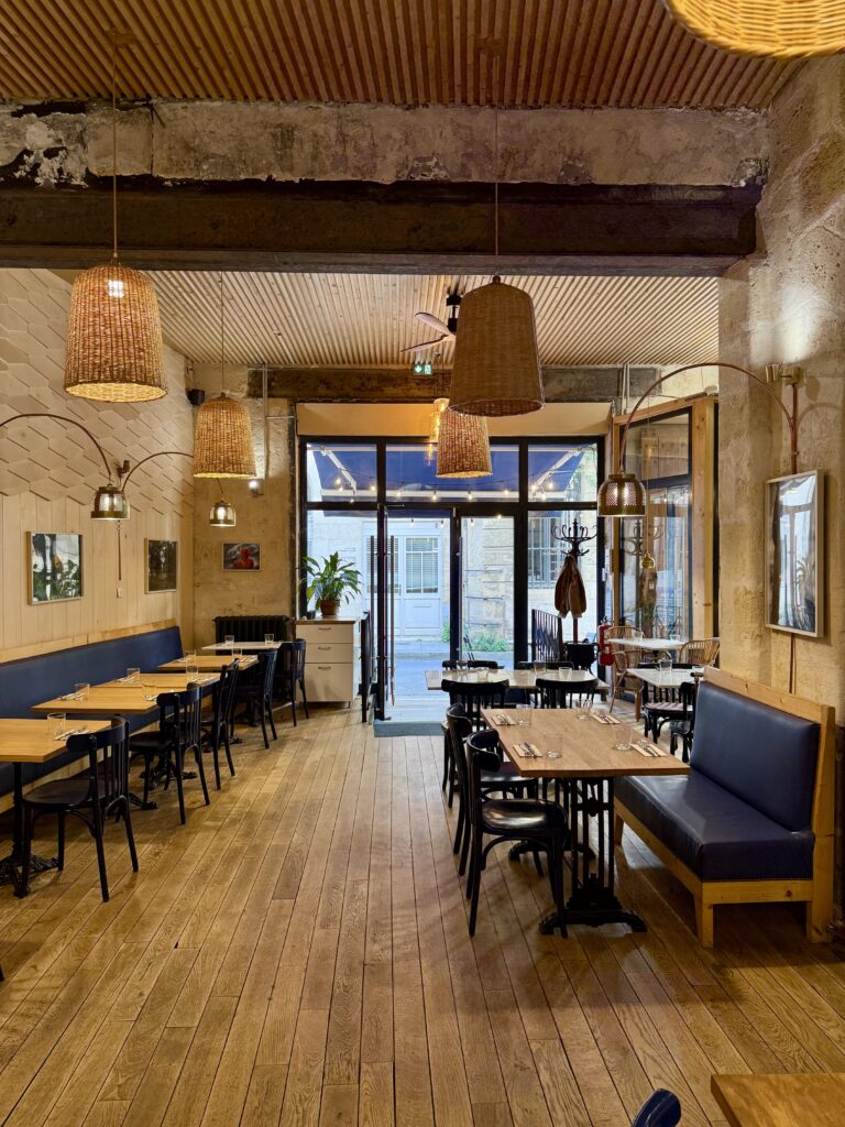 Vue sur la grande salle chez Casa Gaïa à Bordeaux Chartrons