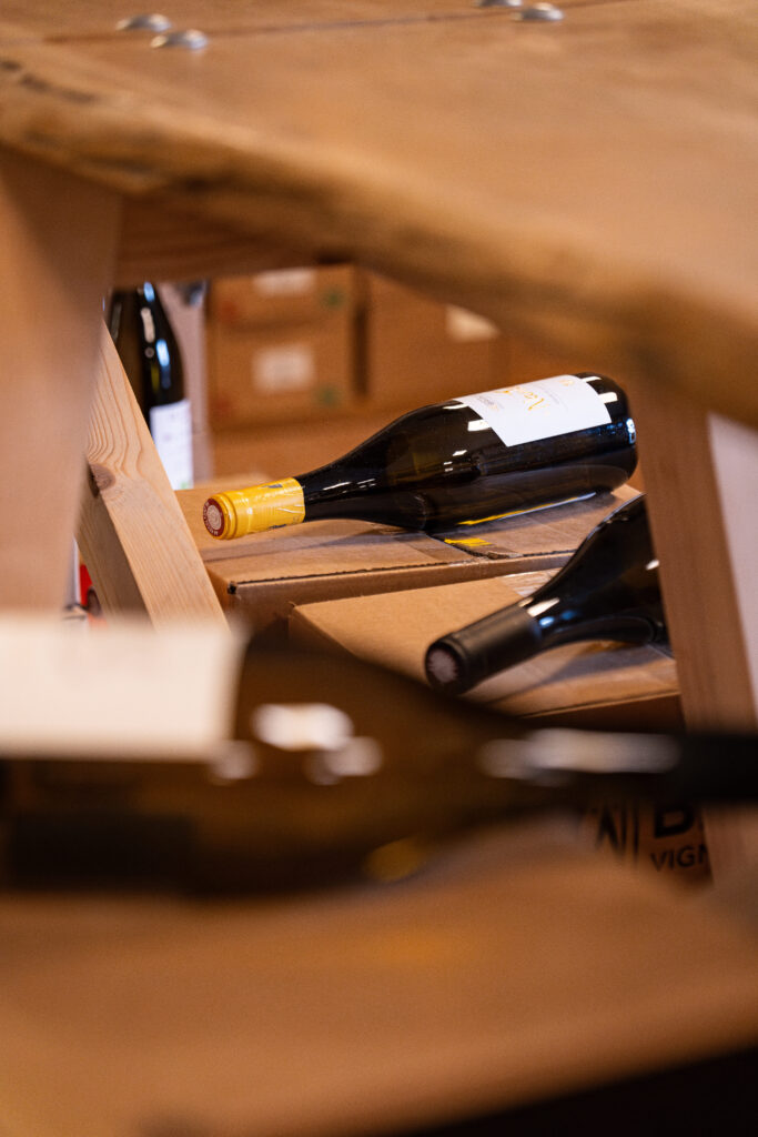Une bouteille de vin à la Cave du Doyenné à Angers