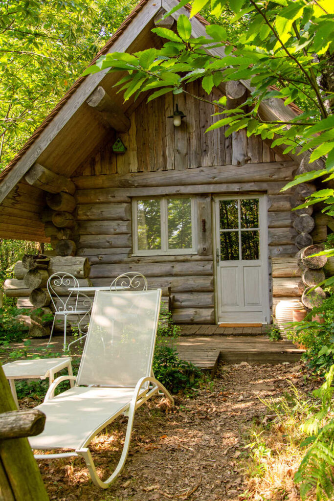 Le chalet en bois de La Ferme de la Goursaline, à 45 minutes de Limoges
