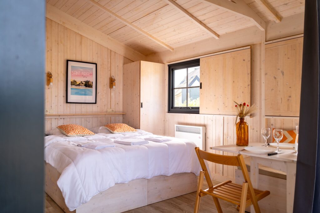 Chambre lumineuse et agréable au Manoir de la Forme à Plumaugat.