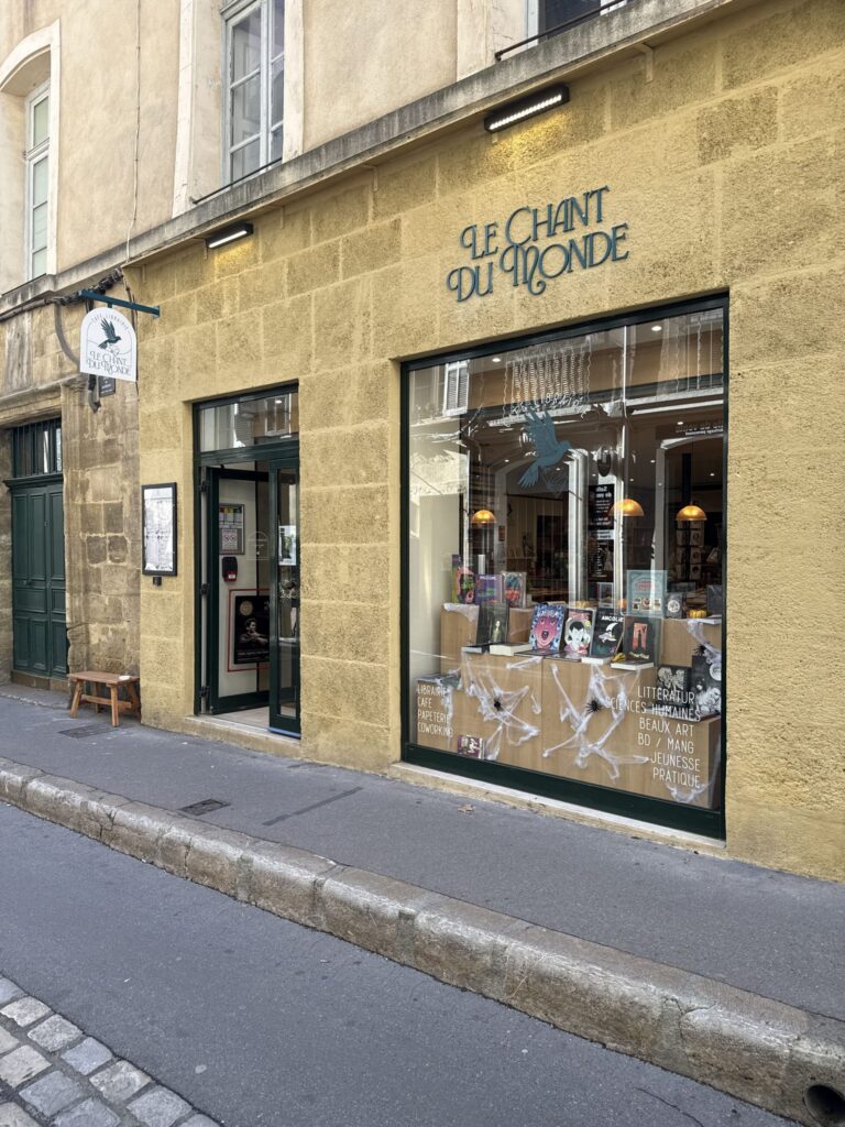 Devanture du chant du Monde