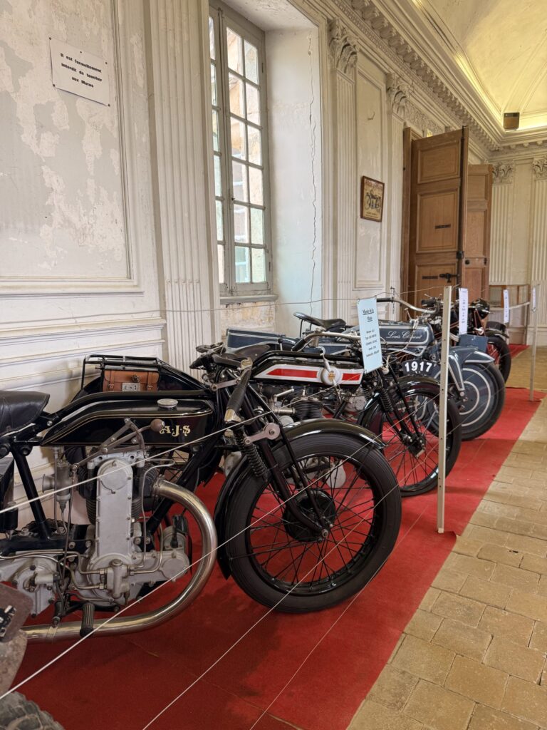 Motos du Chateau de Savigny