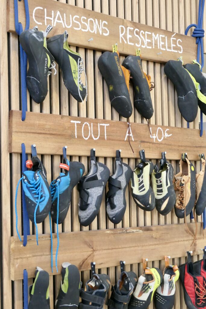 Chaussons d'escalade disponibles à la location chez Bassin à Bloc à Gujan-Mestras.
