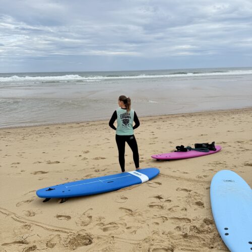 Vue sur l'océan avant le cours de surf avec la Cheefy Family, à Lacanau Océan
