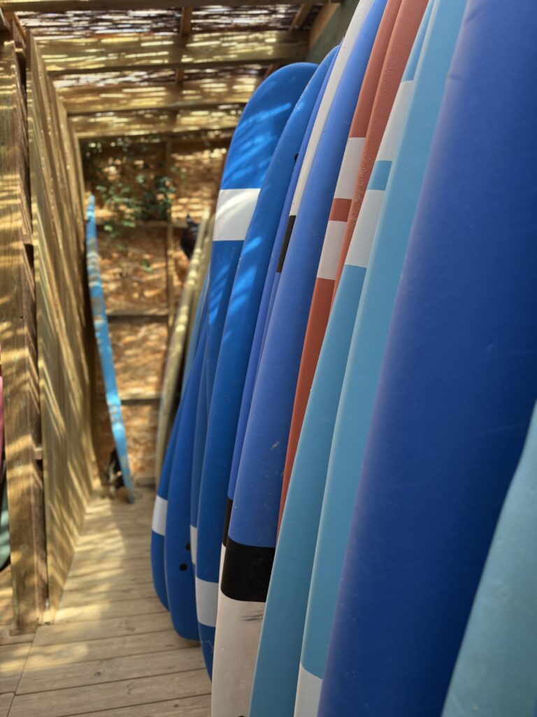 Planches de surf à la Cheefy Family, à Lacanau Océan