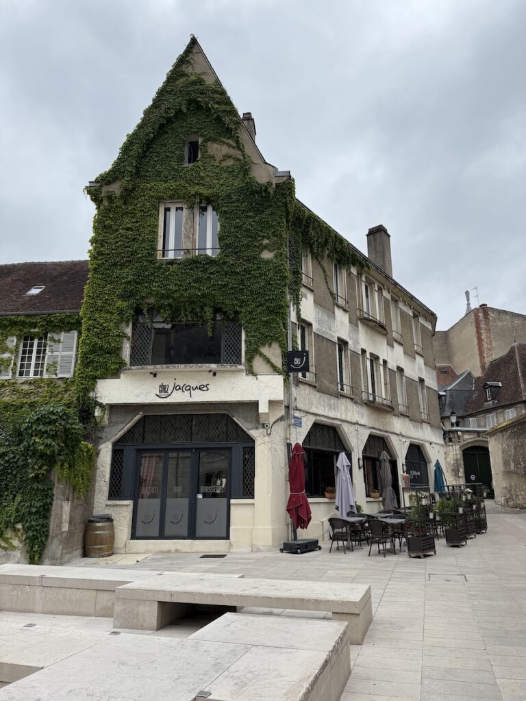Vue exterieur du restaurant chez jacques
