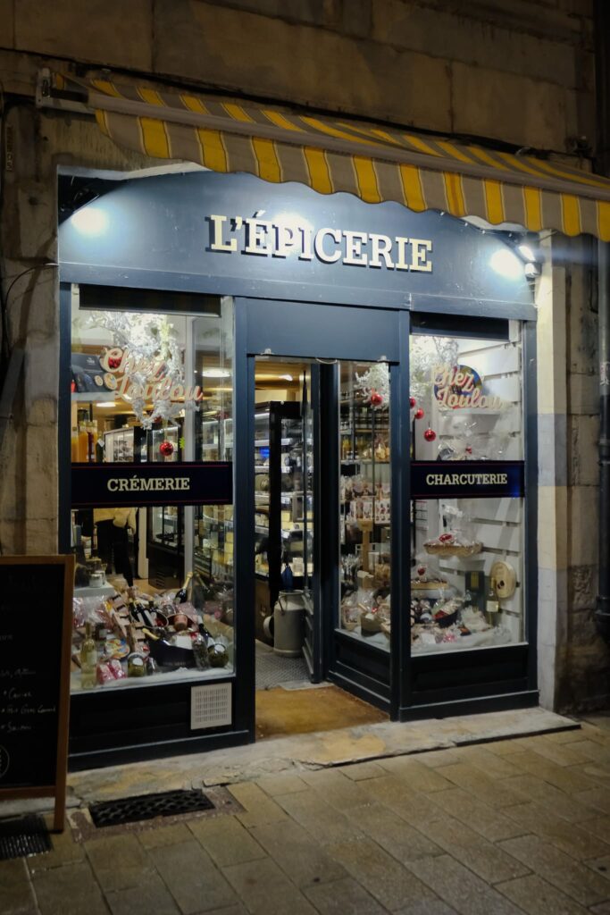 Devanture de l'épicerie Chez Loulou à Besançon