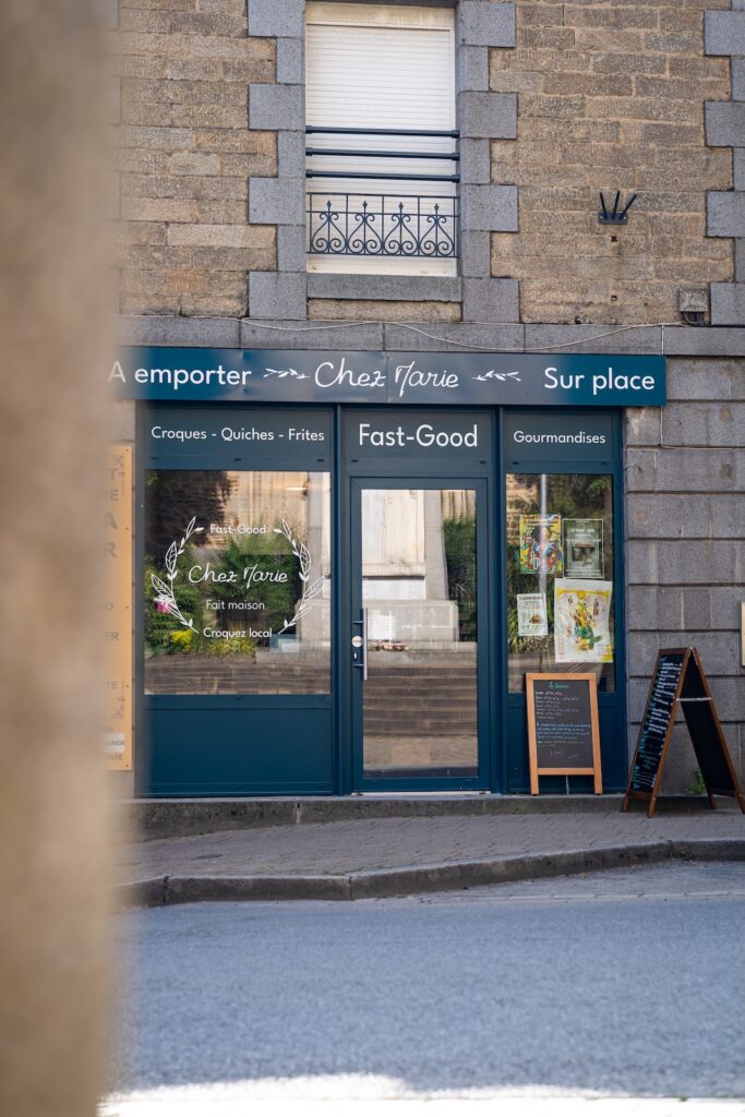 La devanture de Chez Marie, à Pleudihen-sur-Rance