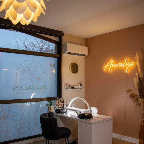 Le coin onglerie d'Auralys Institut à Condat-sur Vienne