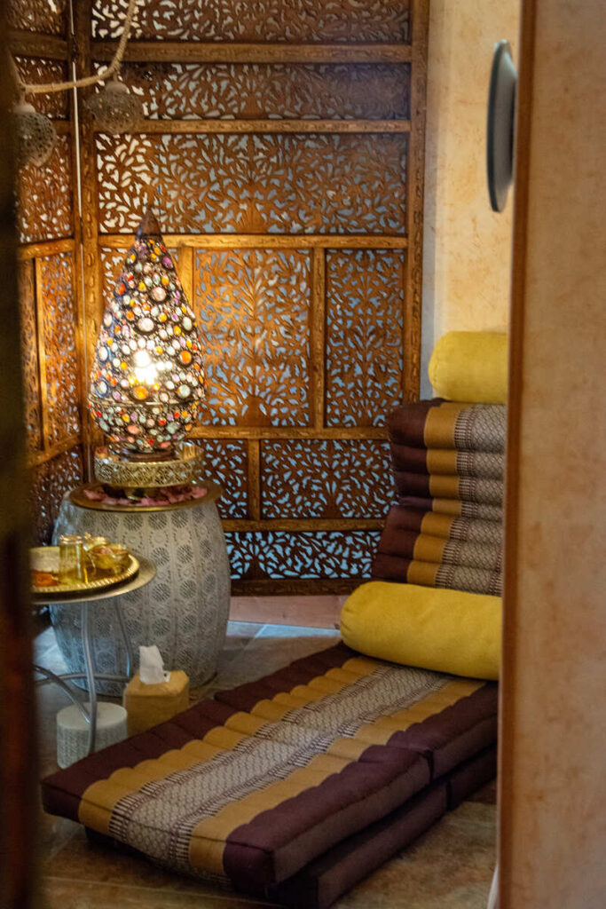 L'intérieur à la décoration orientale à Aliette beauté et Em'massages à Panazol