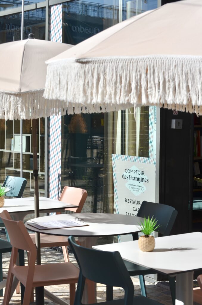 La terrasse du Comptoir des Frangines à Vedène