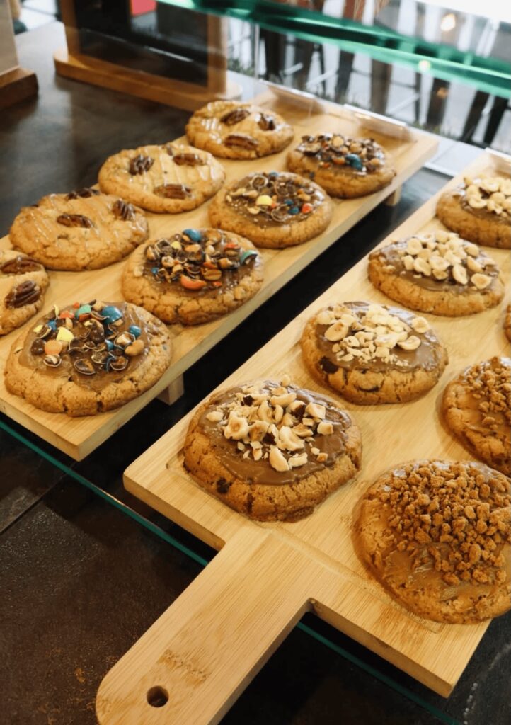 Cookies maison épais et généreux chez Miggy’s Coffee à Saint-Malo.