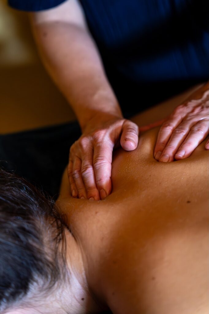Le massage du dos chez Corps&Sens à Saint-Malo