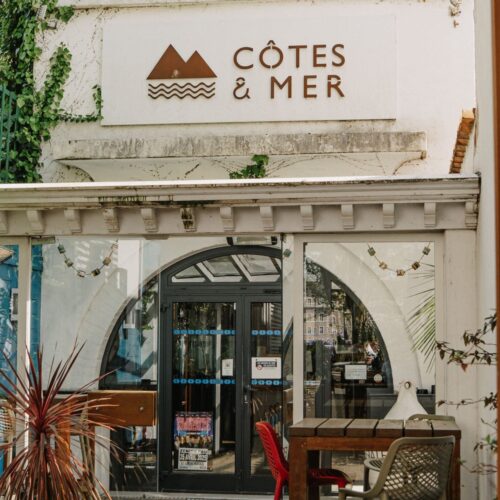 Façade d'un restaurant de type cuisine française à Pau, près de Tarbes