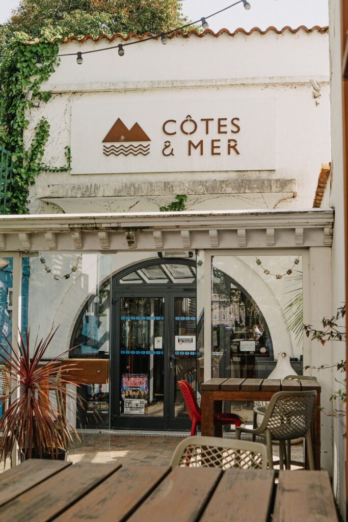 Façade d'un restaurant de type cuisine française à Pau, près de Tarbes