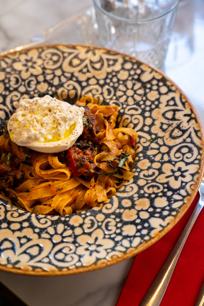 Plat gourmand Crazy Ortaggi aux légumes et burrata à O Divino à Saint-Malo.