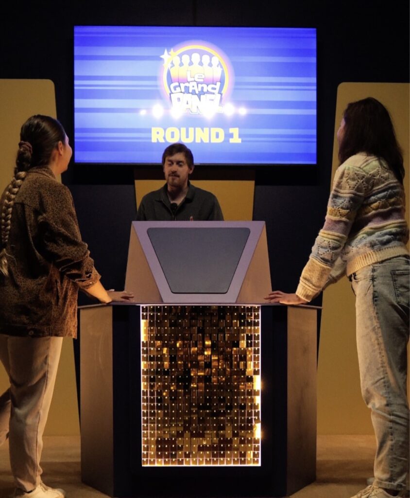 des joueurs pendant un jeu chez cube Tv à lannester