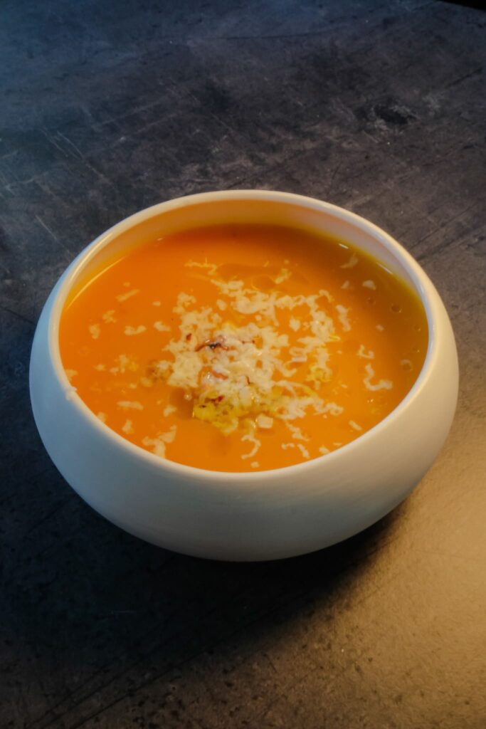 Velouté de butternut et agrumes chez Cucina e Piacere à Besançon