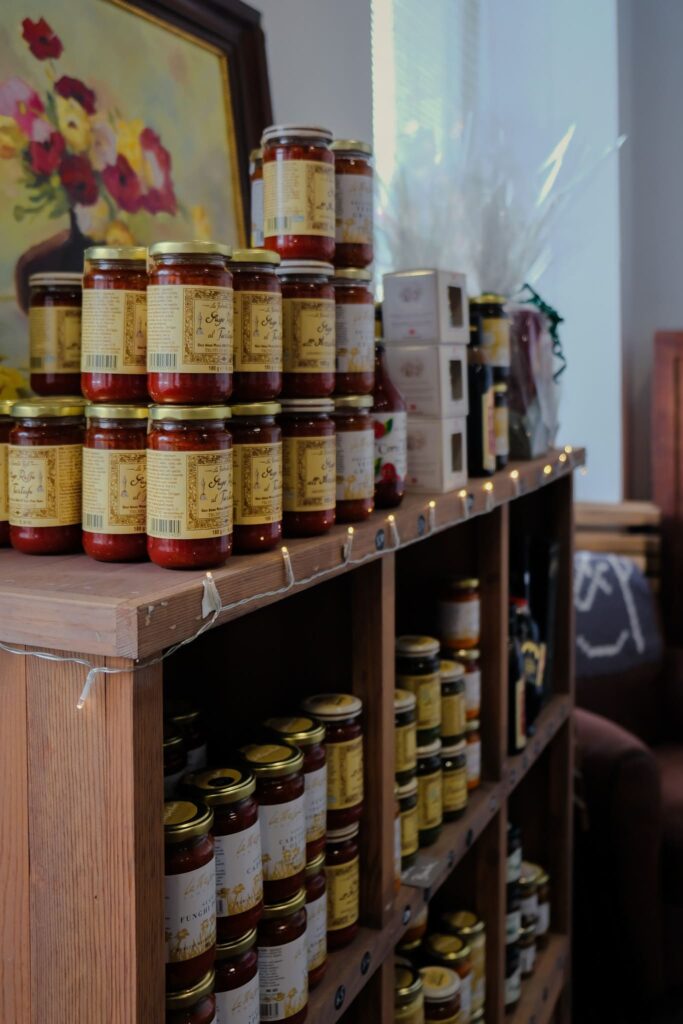 Etagère de produits italiens chez Cucina e Piacere à Besançon