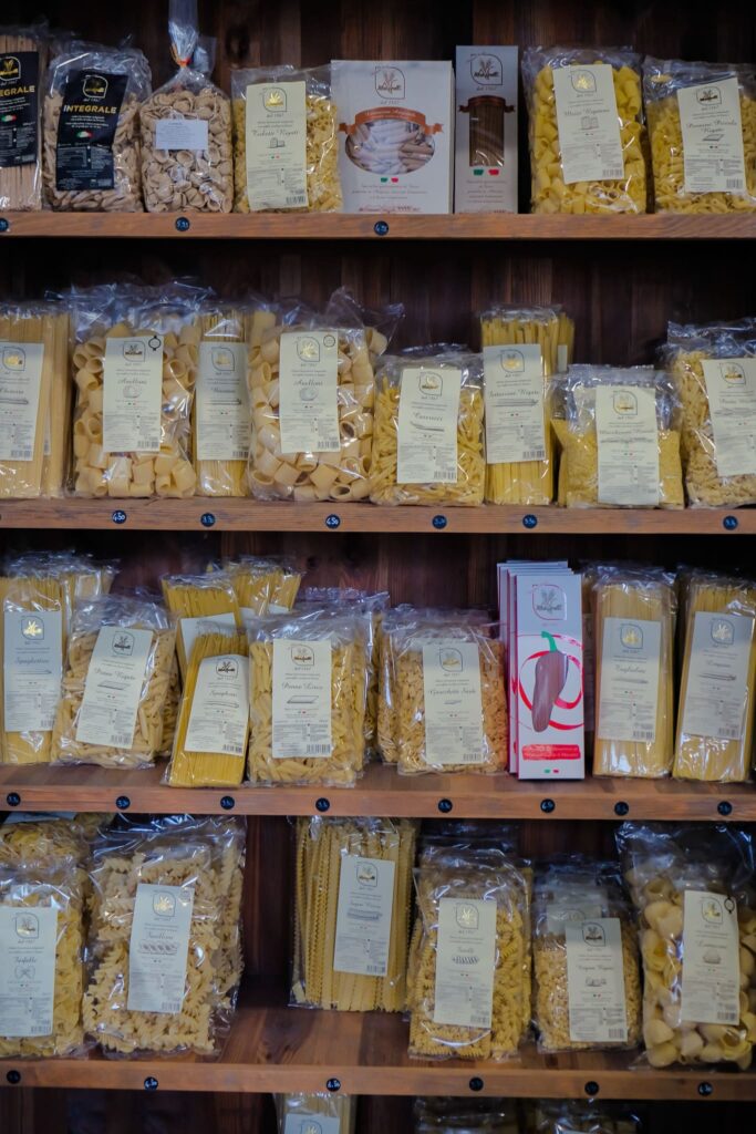 Etagère de pâtes fraiches italiennes chez Cucina e Piacere à Besançon