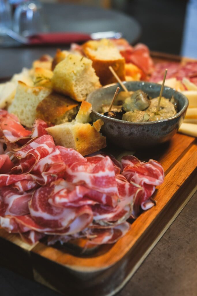 Planche apéritive de chez Cucina e Piacere à Besançon