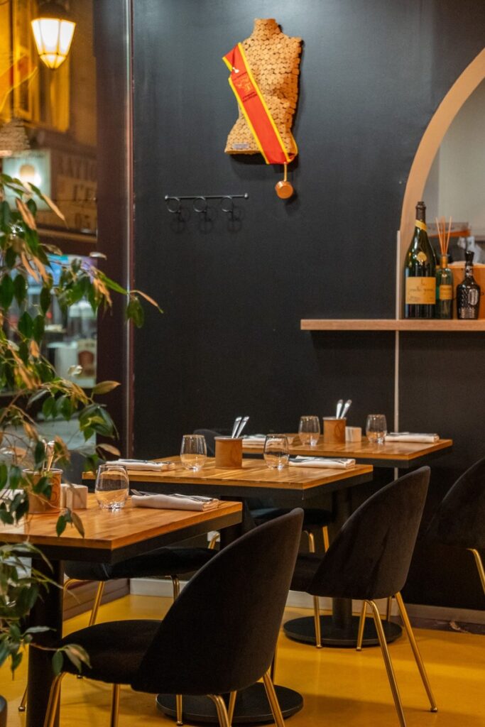 La salle moderne du restaurant Le VerSus à Limoges