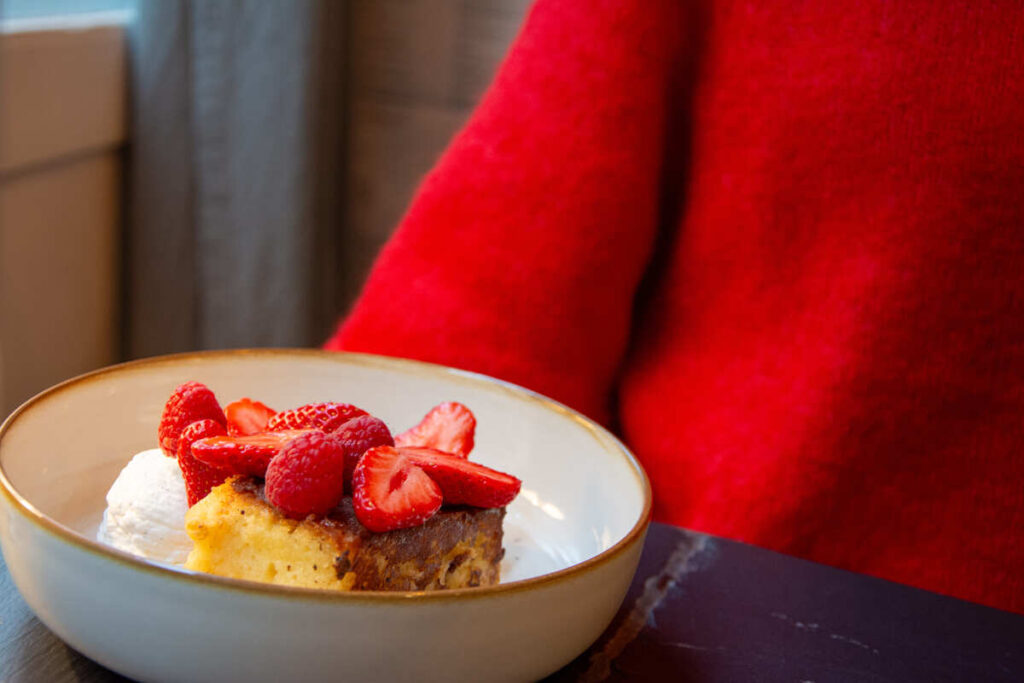 Un dessert à la fraise au restaurant L'Harmonie à Limoges