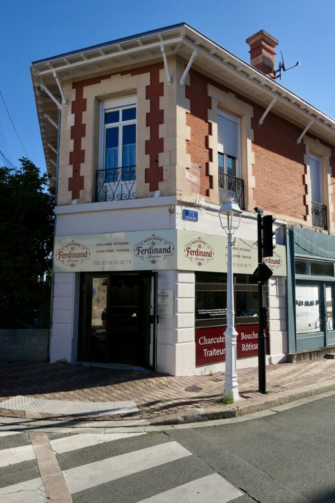 Devanture de la boucherie Saint-Ferdinand à Arcachon.