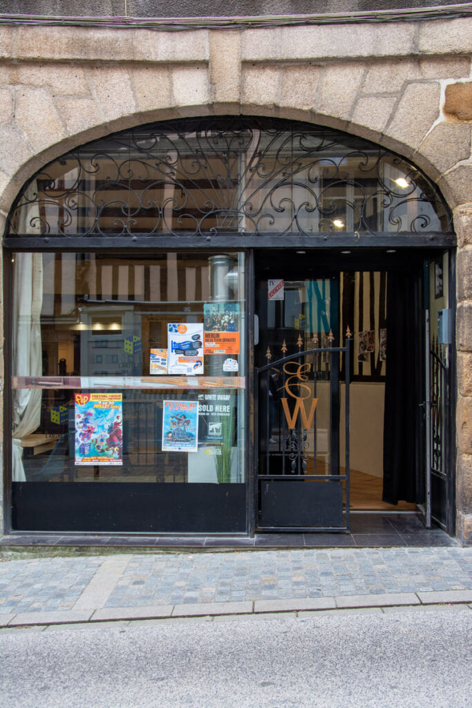 La devanture du bar à jeux L'Antre Jeux dans le centre ville de Limoges