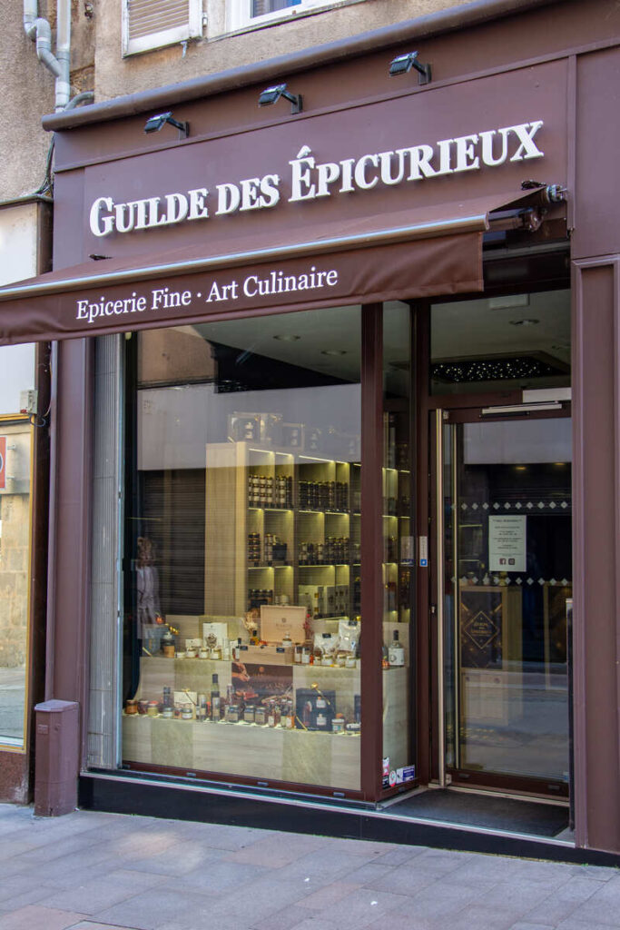 La devanture de l'épicerie fine et de produits autour de la gastronomie La Guilde des Épicurieux à Limoges