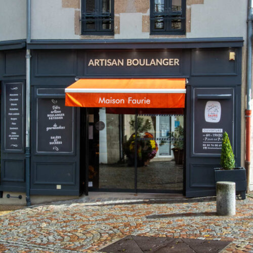 La devanture de la Maison Faurie à Bessines Sur Gartempe à 30 minutes de Limoges