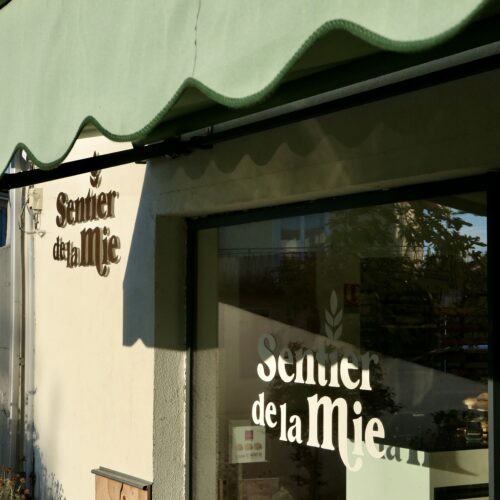 Devanture de la boulangerie-pâtisserie artisanale Le Sentier de la Mie, au Teich.