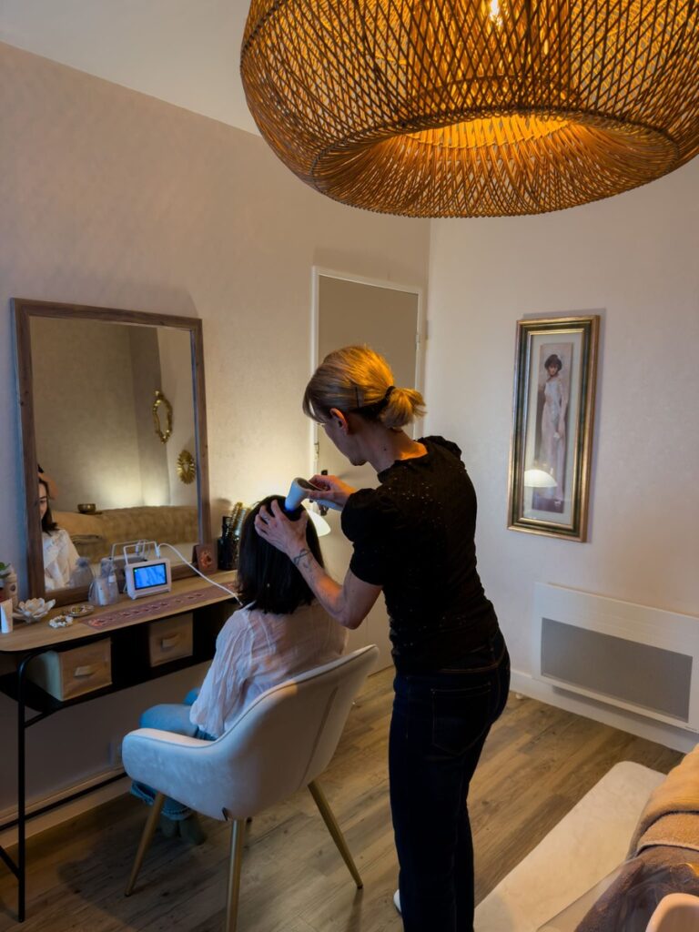 Le diagnostique à l'aide d'une caméra à Univ'hair Spa à Panazol à quelques minutes de Limoges