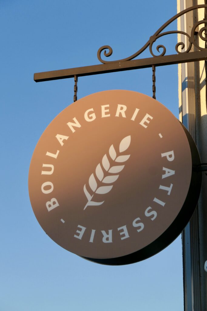 Enseigne de la boulangerie-pâtisserie artisanale Le Sentier de la Mie, au Teich.