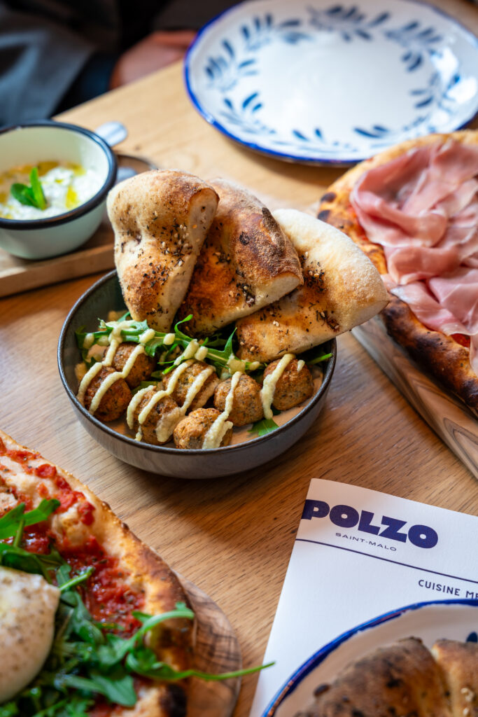 Entrée savoureuse de la cuisine méditerranéenne à Polzo à Saint-Malo