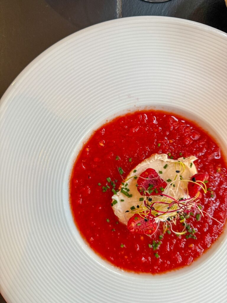 Une entrée à la tomate au restaurant L'Harmonie à Limoges