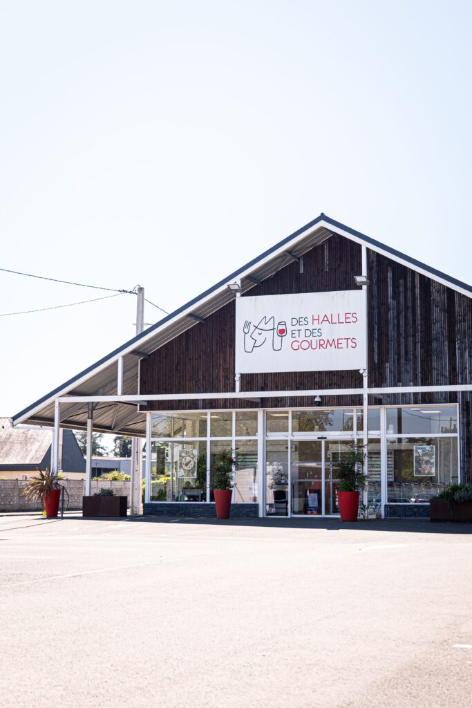 La devanture de la boutique des Halles et des Gourmets à Angers