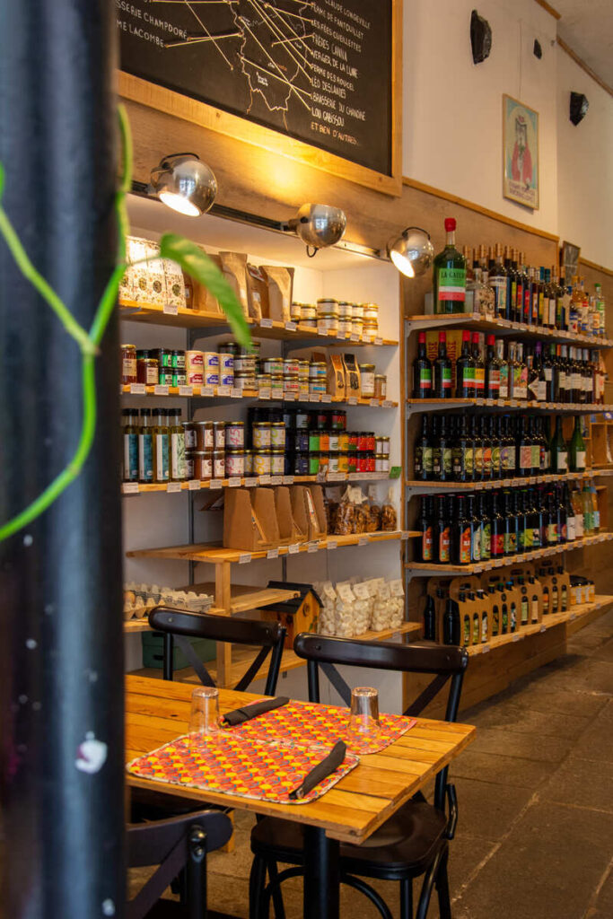 La boutique de produits locaux du restaurant La Locale, rue de La Boucherie dans le centre ville de Limoges