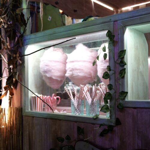 ambiance fete foraine dans une des salles de Escape Game Quimper