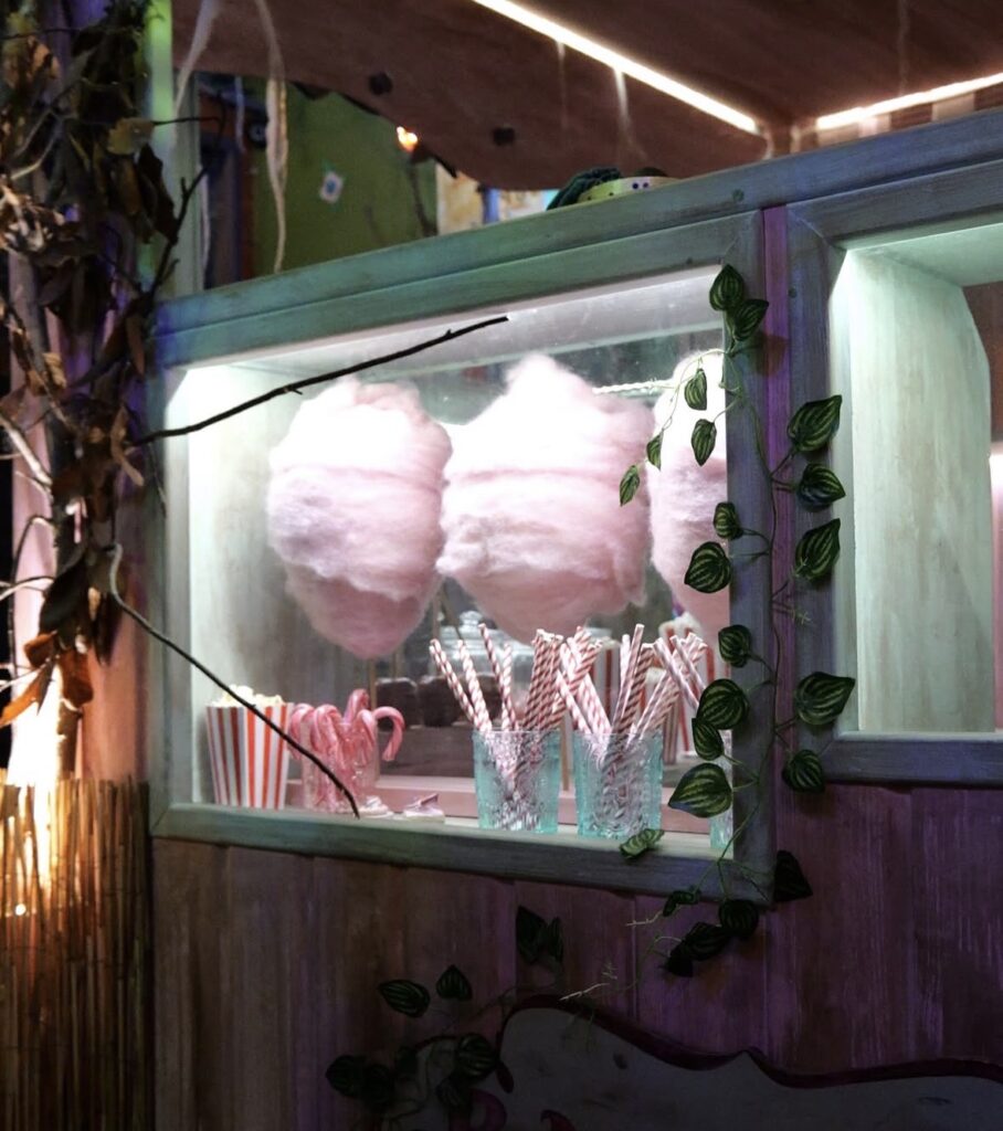 ambiance fete foraine dans une des salles de Escape Game Quimper