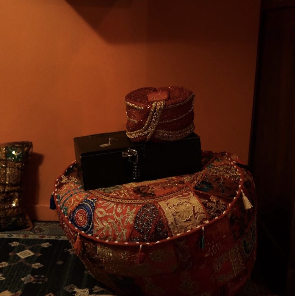 ambiance indienne dans une des salles de Escape Game Quimper