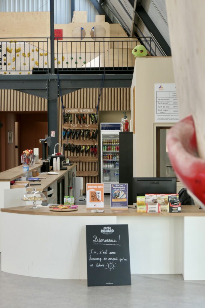 Espace bar et restauration chez Bassin à Bloc à Gujan-Mestras.