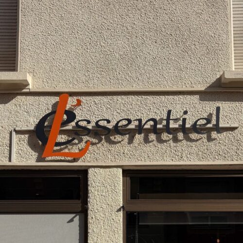 Enseigne de l'Essentiel à Dijon
