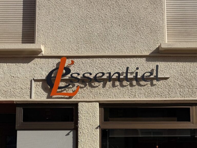 Enseigne de l'Essentiel à Dijon