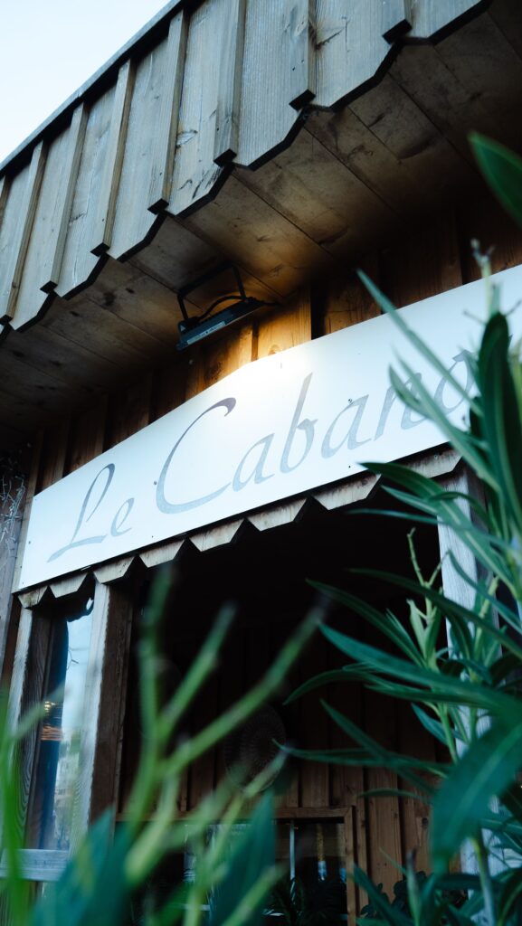 Facade extérieure du restaurant Le Cabanon à La Teste-de-Buch.